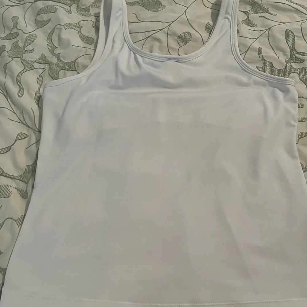 Work out top - Picture 2 of 3